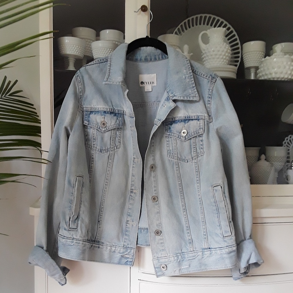 Distressed Denim Jean Jacket Size Large